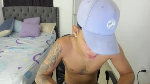 Snapshot of kings_latins chatting on October 2025 01:49:02 AM DOMINANT ALPHA KINGS online show from October 2025 01:49:02 AM