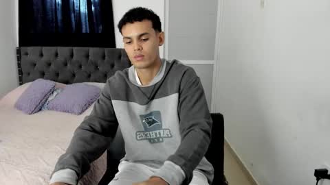 Snapshot of kings_latins chatting on December 2025 06:58:01 PM DOMINANT ALPHA KINGS online show from December 2025 06:58:01 PM