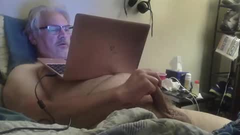 Snapshot of kingtongue10 chatting on May 2026 06:40:01 AM kingtongue10 online show from May 2026 06:40:01 AM