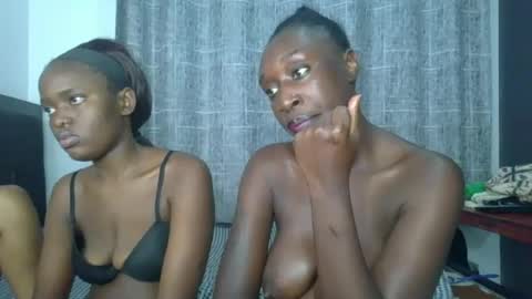 Snapshot of kinky_leila chatting on July 2026 10:42:02 PM kinky_leila online show from July 2026 10:42:02 PM