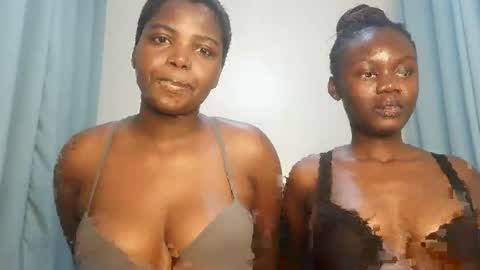 Snapshot of kinky_lola1 chatting on October 2025 01:33:02 AM Lola online show from October 2025 01:33:02 AM