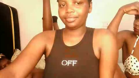 Snapshot of kinky_lola1 chatting on October 2025 04:10:02 AM Lola online show from October 2025 04:10:02 AM