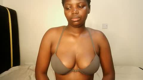 Snapshot of kinky_lola1 chatting on October 2025 02:11:02 AM Lola online show from October 2025 02:11:02 AM