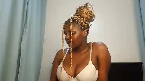 Snapshot of kinky_lola1 chatting on October 2025 06:30:01 PM Lola online show from October 2025 06:30:01 PM