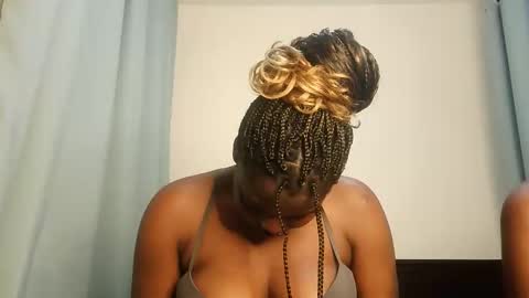 Snapshot of kinky_lola1 chatting on November 2025 08:09:02 PM Lola online show from November 2025 08:09:02 PM