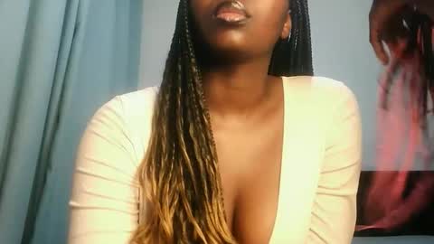 Snapshot of kinky_lola1 chatting on December 2025 09:41:02 PM Lola online show from December 2025 09:41:02 PM