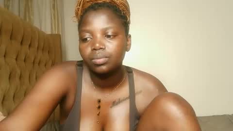 Snapshot of kinky_lola1 chatting on January 2026 01:16:02 PM Lola online show from January 2026 01:16:02 PM