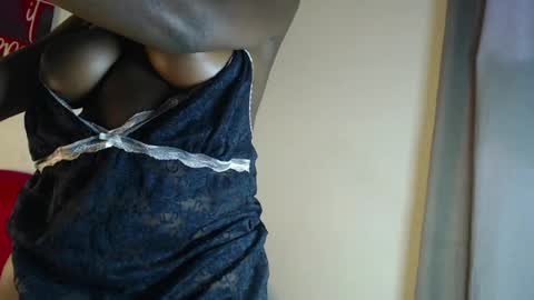 Snapshot of kinky_me1 chatting on April 2026 10:01:02 AM princess online show from April 2026 10:01:02 AM