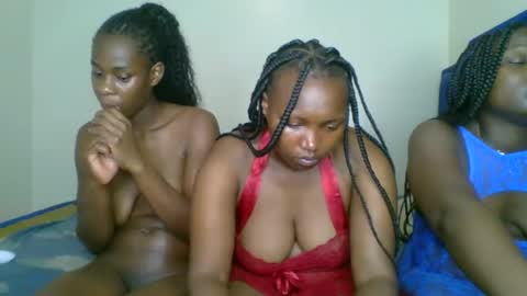 Snapshot of kinky_roey chatting on February 2025 12:20:02 AM kinky_roey online show from February 2025 12:20:02 AM