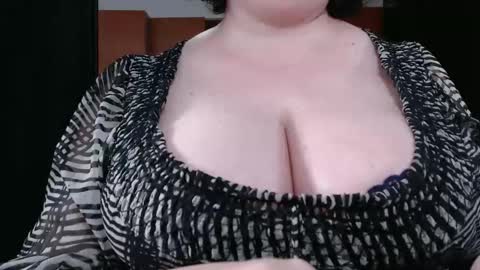 Snapshot of kinkyblacky chatting on February 2025 02:53:01 AM MistressBlacky online show from February 2025 02:53:01 AM