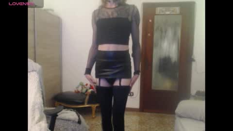 Snapshot of kinkyerikat chatting on October 2025 11:12:02 PM Anya online show from October 2025 11:12:02 PM