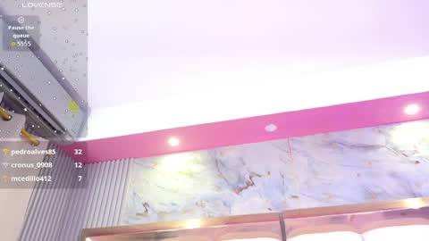 Snapshot of kinkyhousewifee_ chatting on April 2026 02:45:02 AM MISS RYN online show from April 2026 02:45:02 AM