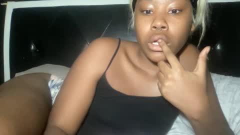 Snapshot of kinkykittee chatting on February 2025 07:23:02 AM Bunniii online show from February 2025 07:23:02 AM