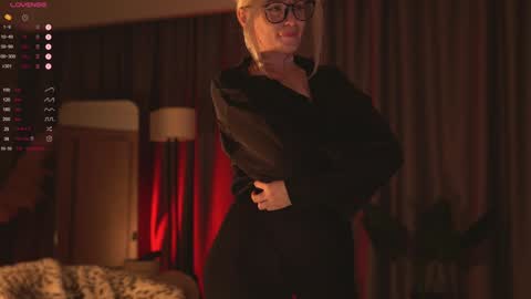 Snapshot of kinkylina_ chatting on December 2024 08:57:02 AM kinkylina_ online show from December 2024 08:57:02 AM