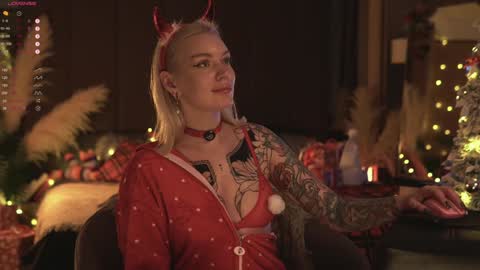 Snapshot of kinkylina_ chatting on December 2024 03:55:01 PM kinkylina_ online show from December 2024 03:55:01 PM