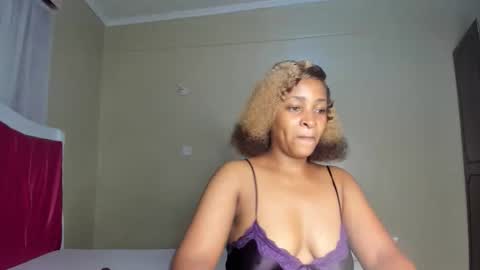 Snapshot of kinkylyla chatting on April 2026 04:12:01 PM Kinky online show from April 2026 04:12:01 PM