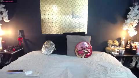 Snapshot of kinkyy_mom chatting on February 2026 04:24:02 PM kinkyy_mom online show from February 2026 04:24:02 PM