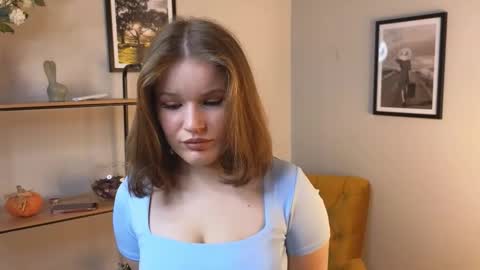 Snapshot of kioron_moore chatting on December 2025 10:42:01 AM Fiona online show from December 2025 10:42:01 AM