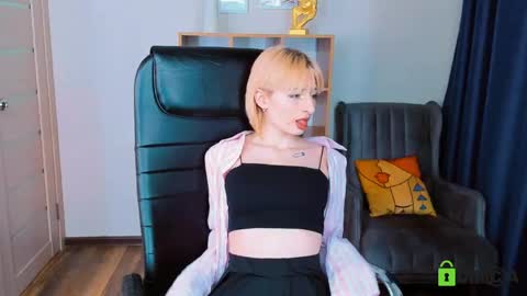 Snapshot of kira__cutie chatting on April 2026 08:03:02 PM Kira online show from April 2026 08:03:02 PM
