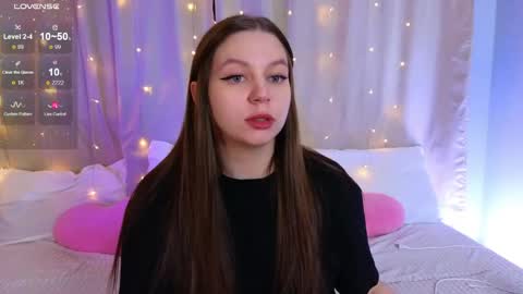 Snapshot of kira_briis chatting on April 2026 05:32:02 PM Kira Briis online show from April 2026 05:32:02 PM