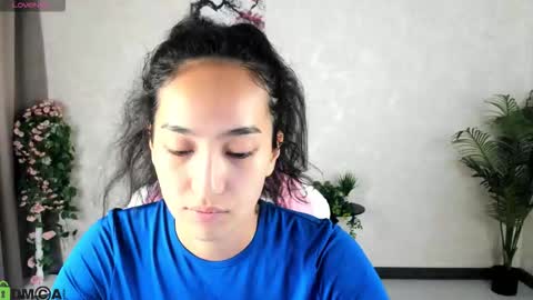 Aura online show from September 2025 03:41:02 AM