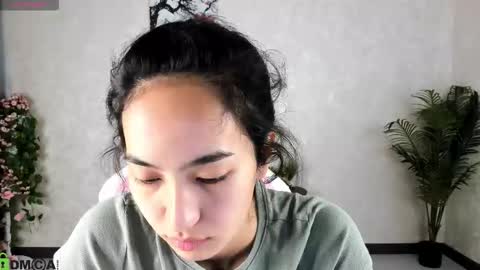 Aura online show from September 2025 02:49:02 AM