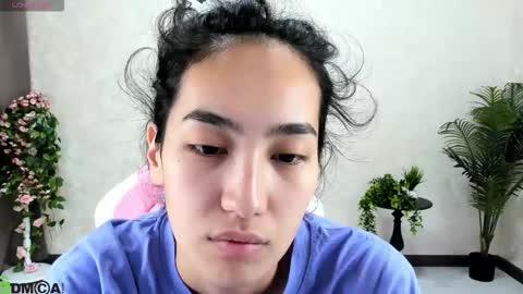 Aura online show from October 2025 02:01:01 AM