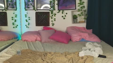 Snapshot of kira_low chatting on January 2025 11:18:02 PM Kira online show from January 2025 11:18:02 PM