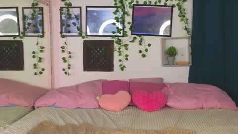 Snapshot of kira_low chatting on January 2025 12:50:02 AM Kira online show from January 2025 12:50:02 AM