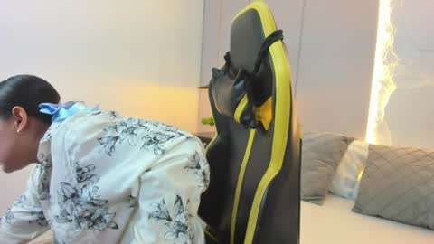 Snapshot of kira_relish chatting on April 2026 11:33:02 AM K I R A online show from April 2026 11:33:02 AM