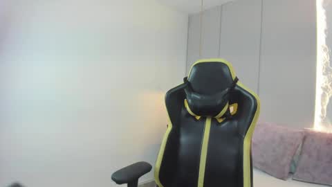 Snapshot of kira_relish chatting on April 2026 11:03:02 AM K I R A online show from April 2026 11:03:02 AM