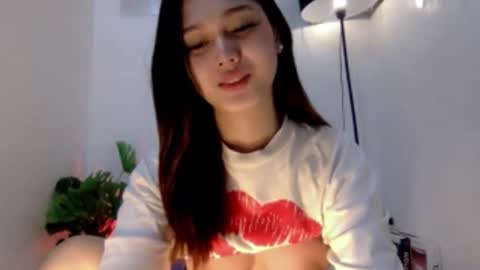 KIRA online show from November 2025 12:50:02 PM