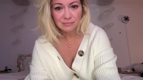 KiraDivine online show from December 2024 04:28:02 PM