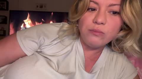 KiraDivine online show from November 2025 02:31:02 PM