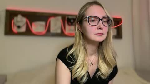 KiraFatex online show from November 2025 05:22:01 PM