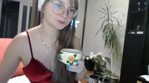 KiraGoldens online show from December 2024 12:49:01 PM