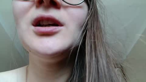 Snapshot of kiragoldens chatting on March 2026 06:18:01 AM KiraGoldens online show from March 2026 06:18:01 AM