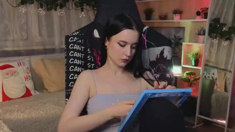 Kira    online show from March 2025 07:17:01 PM