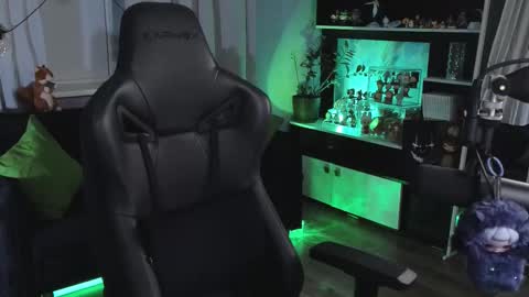 Kira    online show from February 2026 09:51:02 PM