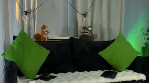 Kira    online show from February 2026 06:04:02 PM