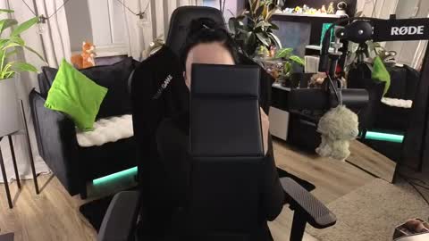 Snapshot of kiralilime chatting on April 2026 05:51:01 PM Kira online show from April 2026 05:51:01 PM