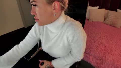 Kira online show from October 2025 01:50:02 AM