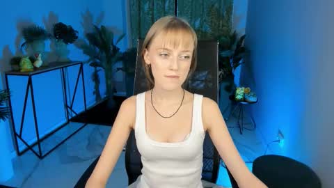 Snapshot of kiramontoyaa chatting on November 2025 05:44:01 PM Kira online show from November 2025 05:44:01 PM