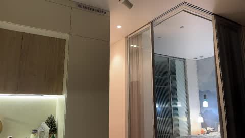 Kira online show from April 2026 05:44:01 PM