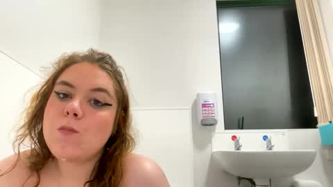 Snapshot of kiraslut981151 chatting on March 2026 09:32:02 PM kiraslut981151 online show from March 2026 09:32:02 PM