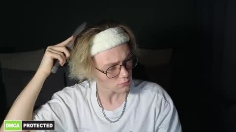 Snapshot of kirill_20_cm chatting on April 2026 01:06:02 AM Kirill and Andrey online show from April 2026 01:06:02 AM