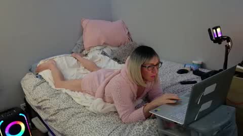 Snapshot of kirkcammerman1 chatting on December 2024 08:22:02 AM Onya online show from December 2024 08:22:02 AM