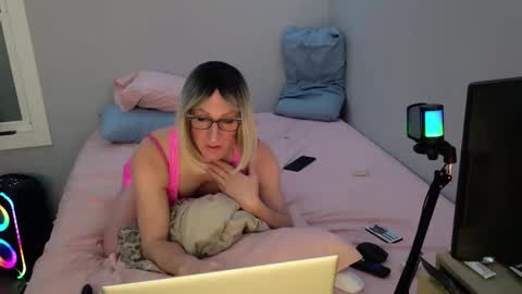 Snapshot of kirkcammerman1 chatting on January 2025 07:17:02 AM Onya online show from January 2025 07:17:02 AM