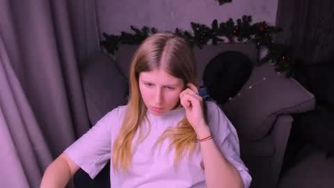 Kira online show from December 2024 12:44:01 AM