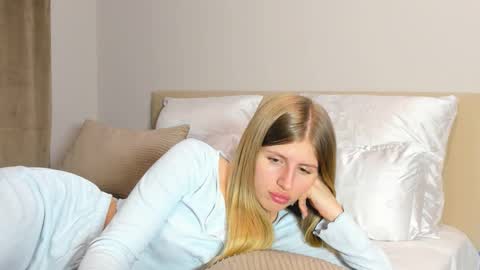 Kira online show from January 2026 07:06:02 PM